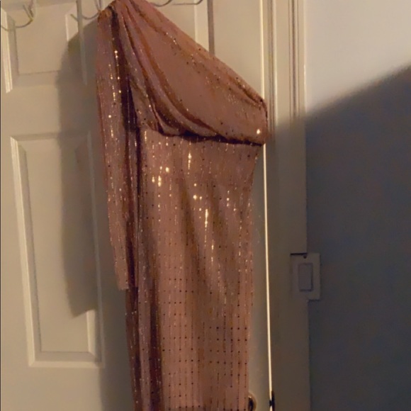 Brand New Stunning off shoulder golem dress - Picture 6 of 6